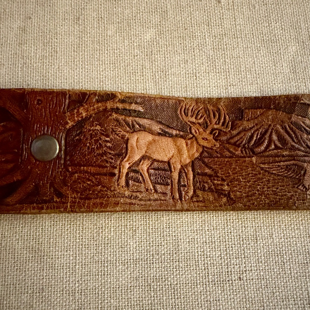 Be-Low the Belt vintage western style tooled leather and turquise buckle. - Picture 9 of 16